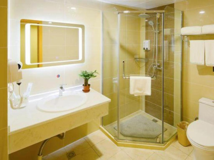 Bathroom 3, GreenTree Inn Shanghai Railway Station Macao Road, Shanghai