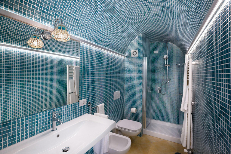 Bathroom 5, Villa Don Camillo Relais, Napoli