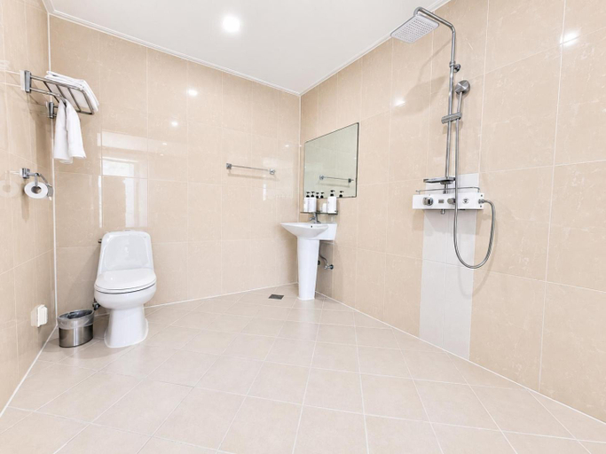 Bathroom 5, Evergreen Tourist Hotel, Yangju