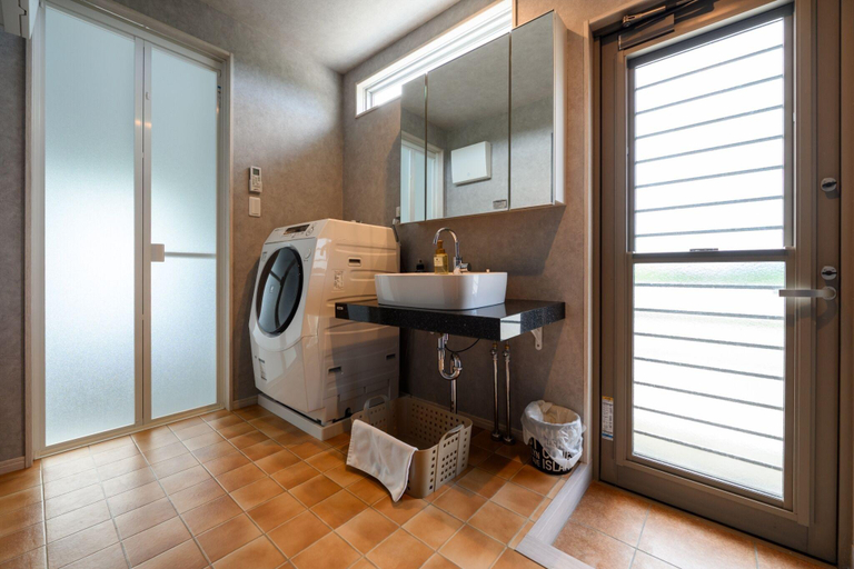 Bathroom 2, Orange House, Miyakojima
