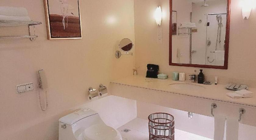 Bathroom 4, Dolton Changsha Spa Hotel, Changsha