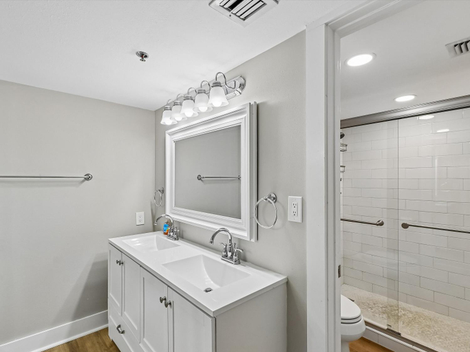 Bathroom 4, Mainsail, Walton