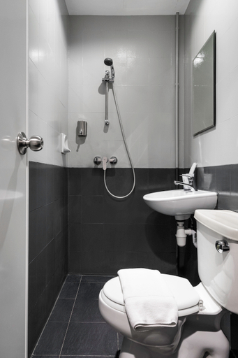 Bathroom 2, Check-Inn @Little India, Singapore