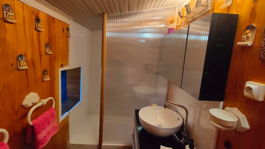 Bathroom 3, Le Portel des Arnaud Chambres d'Hotes, Gard