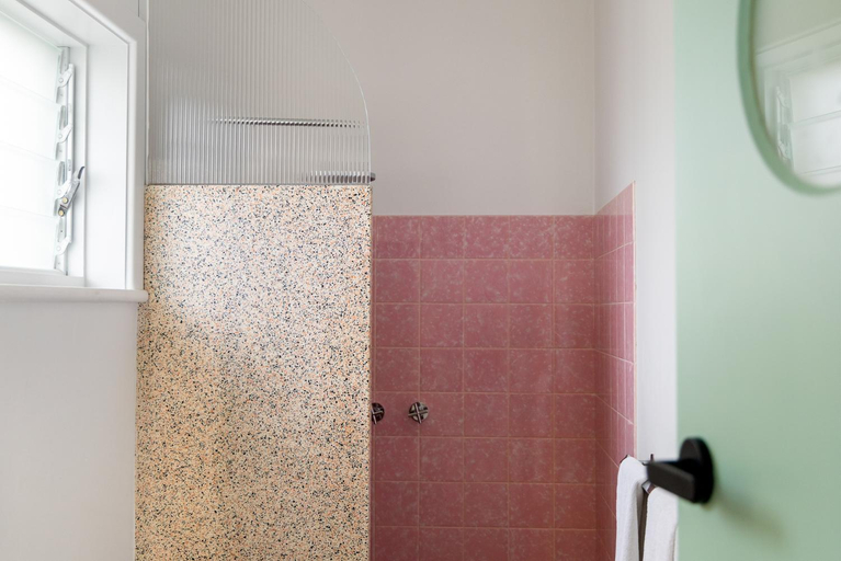 Bathroom 4, Avalon Motel, Mount Gambier