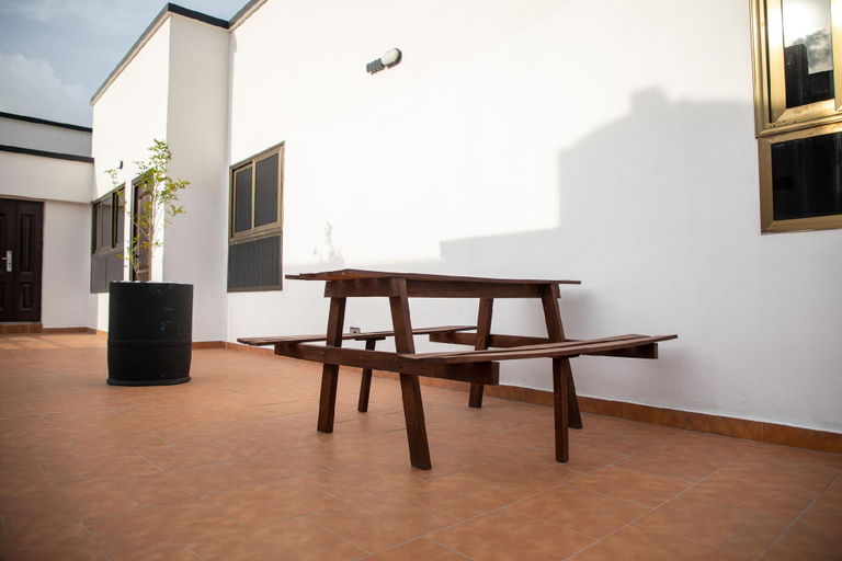 Others 5, Washington Court - Deluxe One Bedroom Apartment, Accra