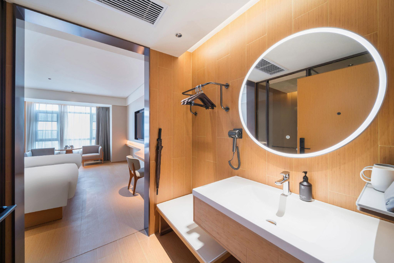 Bathroom, Ji Hotel Wuhan Dunkou Development Zone Houguan Lake, Wuhan