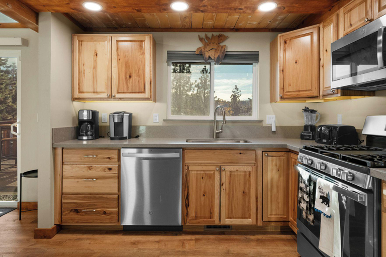Others 5, Moonridge Chalet, San Bernardino