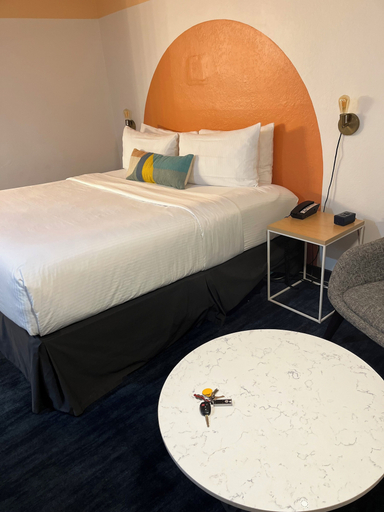 Bedroom 3, Motel 8 Soledad, Monterey