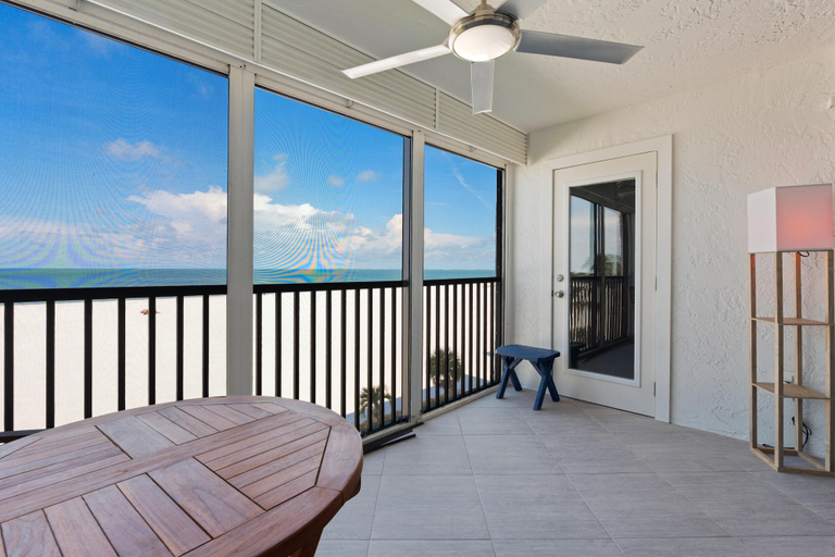 Interior 3, Sunset Condo #502, Lee