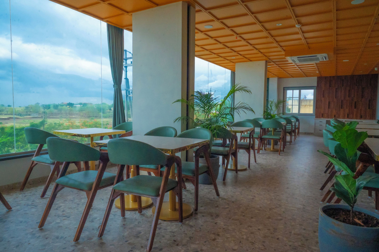 Dining 2, Hotel 5 Elements By Fidato Hotels, Solapur