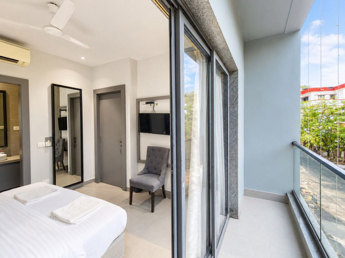 Room 3, The Bay Suites - Salt Lake AE Market, North 24 Parganas