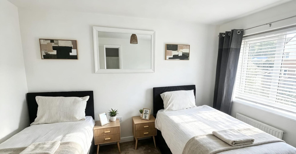 Room 3, House - Sleeps 6 - Parking, Telford and Wrekin