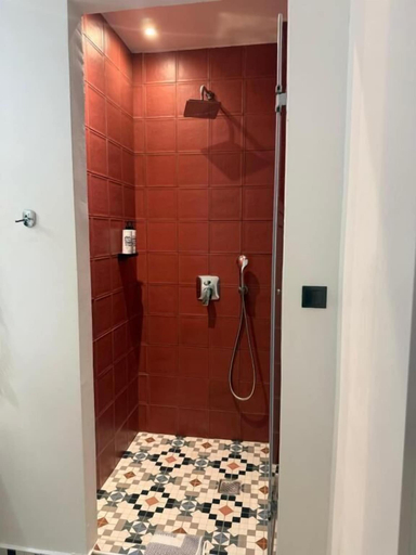 Bathroom 3, The Maroon Bottle Hotel, Central Macedonia