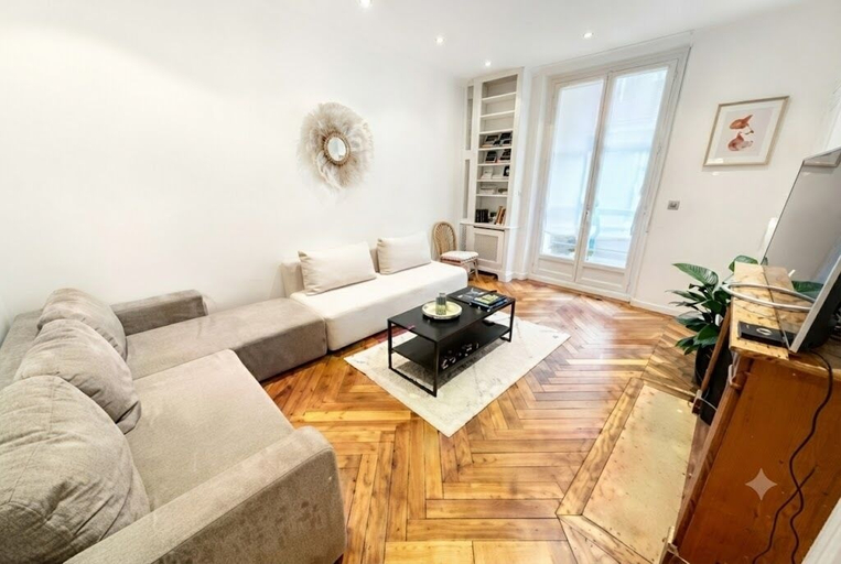 Living area 2, celine 32, Paris