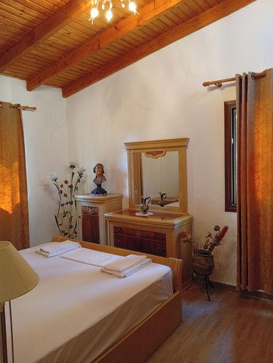 Others 1, Family Villa in Sani - Sleeps 6 - Parking - Wifi, Central Macedonia