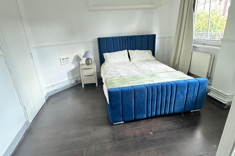 Room, Cozy Apartment in Central London by Tower Bridge, London