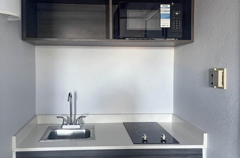 Private kitchen 3, Studio 6 – Fort Collins, CO, Larimer