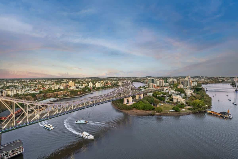 Primary image, Skyline Stunner! 3bed/2bath/1car/views ~ CBD, Brisbane