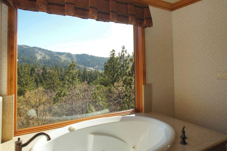 Bathroom 3, Luxury View Lodge, San Bernardino