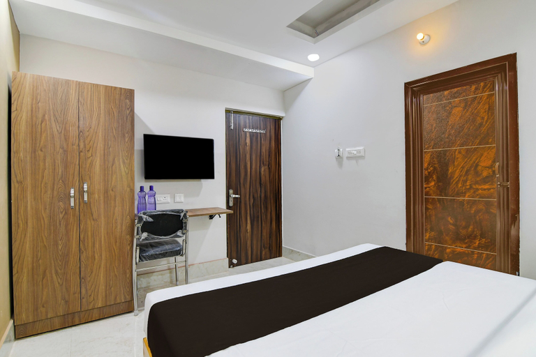 Room 2, Collection O Kolkata International, North 24 Parganas