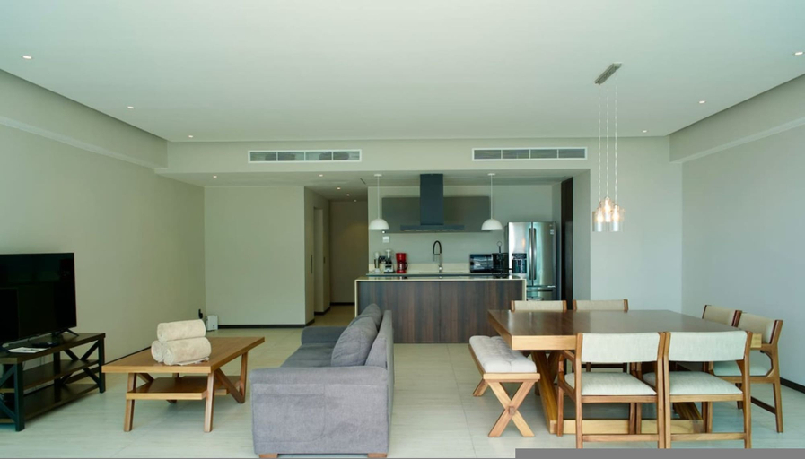 Room 5, Beachfront Luxury at Narval - Pool Concierge, Compostela