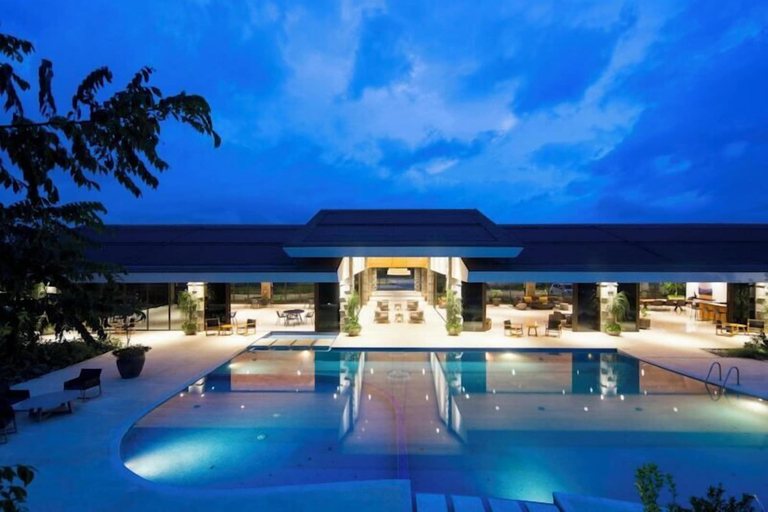 Pool 2, Normal Property Name, Praha 5