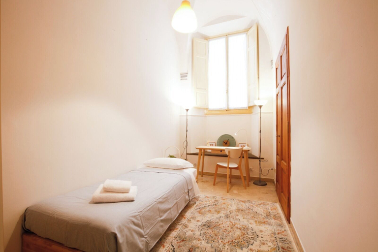 Room 3, Elegant 2BR Apartment, Florence