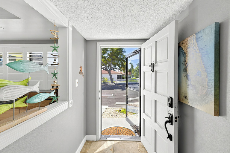 Interior entrance, 1st floor walk to restaurants and beach, Sarasota