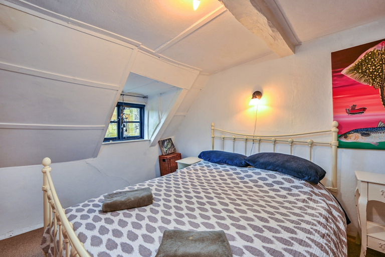 Room 2, Hastings Old Town Cottage for 4, East Sussex