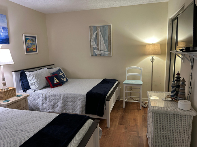 Room 3, Edgewater #1400 - Emerald View, Walton