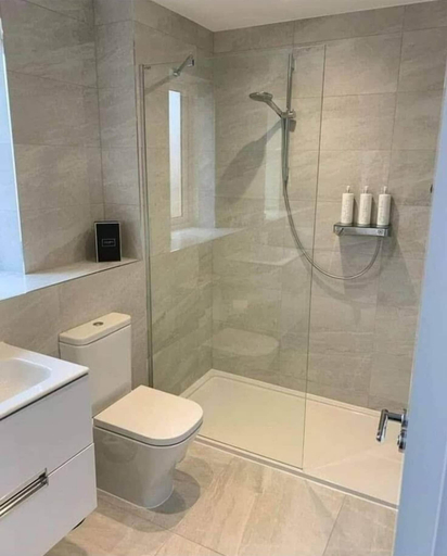 Bathroom 5, Kai Motel, Gasabo