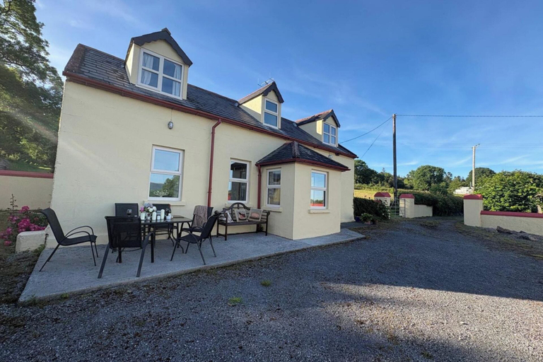 Primary image, 3-Bed House Sleeps 6 with Garden and Parking