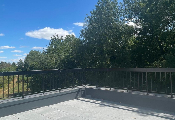 Property grounds, 3 Bed Apartment - Near Nec, Bhx, Cbs, Ev Parking, Coventry