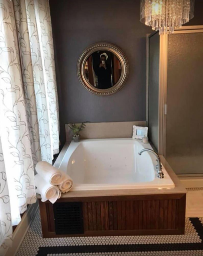 Bathroom 3, Evans Holly Grove Inn Bed and Breakfast, Des Moines