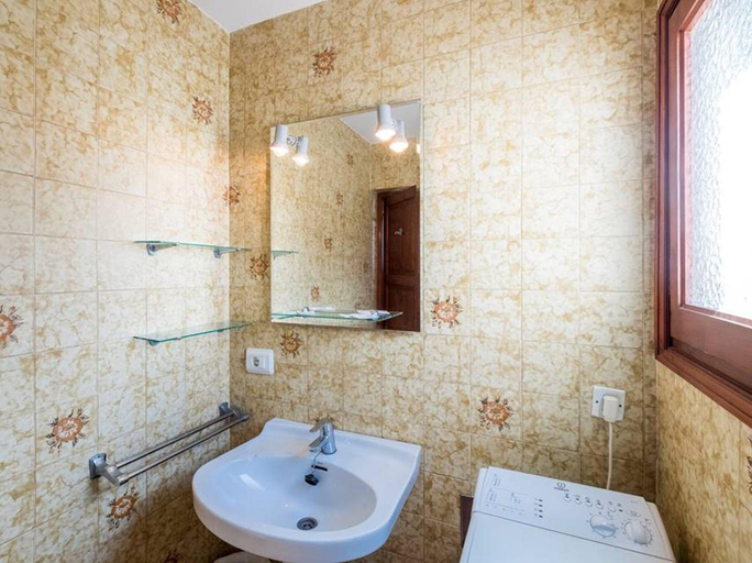 Bathroom 4, Great Son Bou Villa Casa Lucia 3 Bedroom Family Villa Large Spacious Pool, Baleares