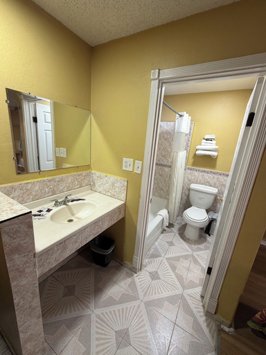 Bathroom 3, Penguin Motel, Los Angeles