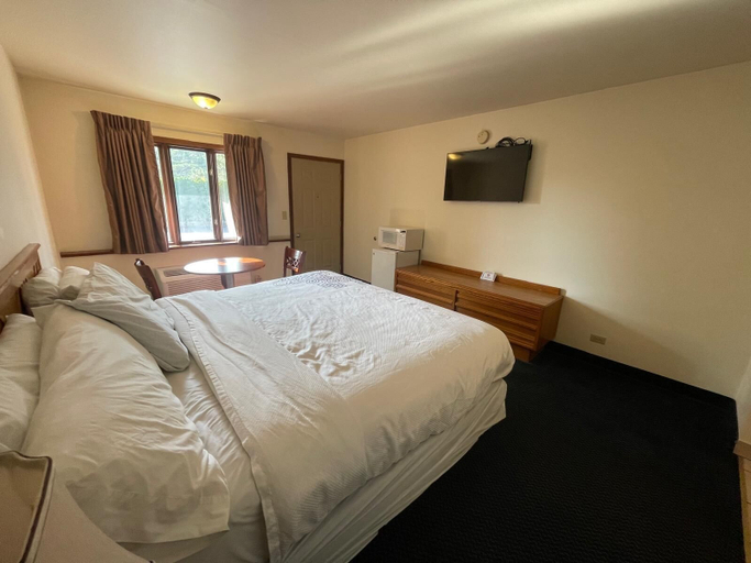 Room 5, D-Lux budget Inn, Cook