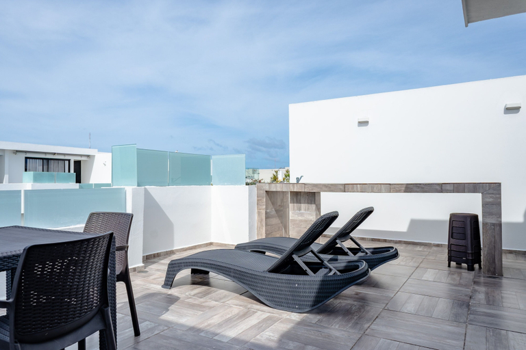 Outdoor dining 3, Anah 410 2 Bedroom Condo by RedAwning, Cozumel
