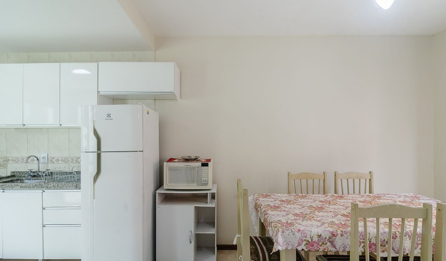 Private kitchen 4, 2BR House w/ BBQ 150m From Beach Ccm0008, Bombinhas