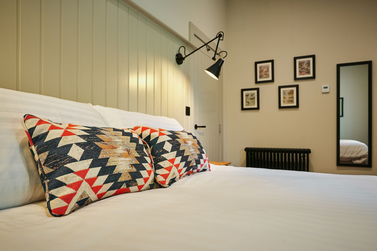 Room 4, Stylish Barn Conversion Woodland Views Angus, Angus