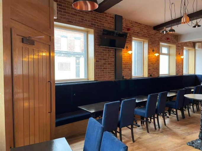 Bar (on property) 2, OYO The Royal Crest Hotel & Bar, Sefton