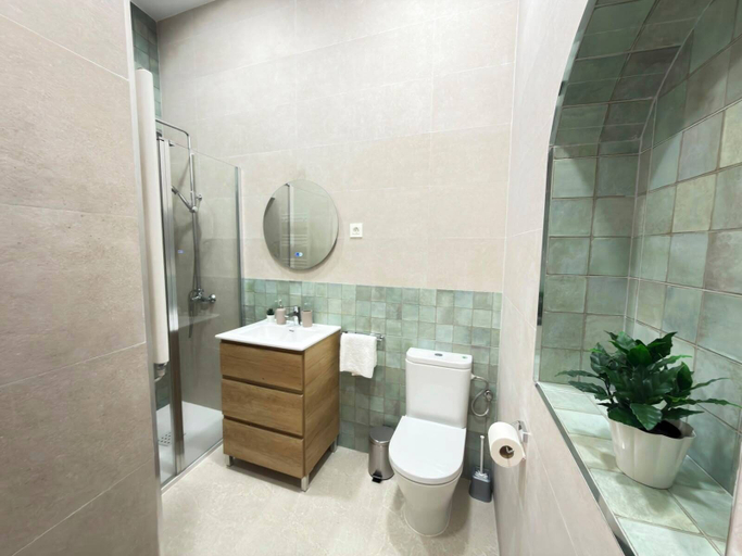 Shared bathroom 5, Habitaciones Nuevo Toledo, Madrid