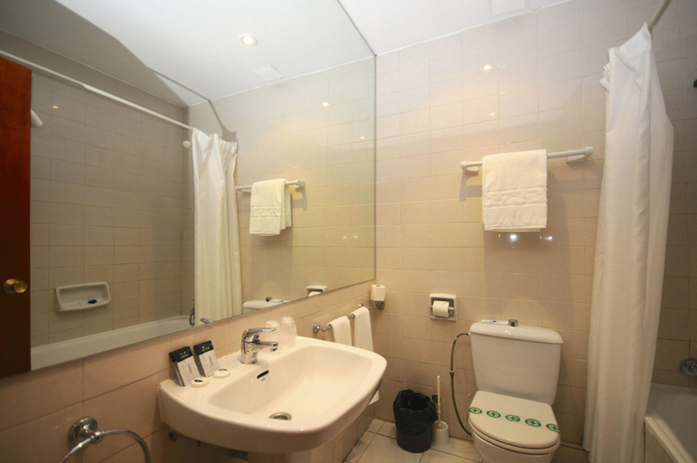 Bathroom 5, Pic Maia, Pyrénées-Orientales