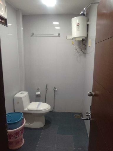 Bathroom 5, Vatika Green Resort & Restaurant, Dahod