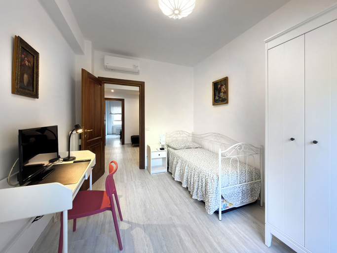 Room 4, 3Bed Flat Priv Parking Metro 4min Walk, Roma