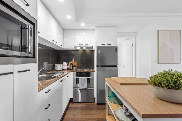 Interior 2, Modern on Mary! 1 Bed,1 Bath,1 Car, Views!, Brisbane