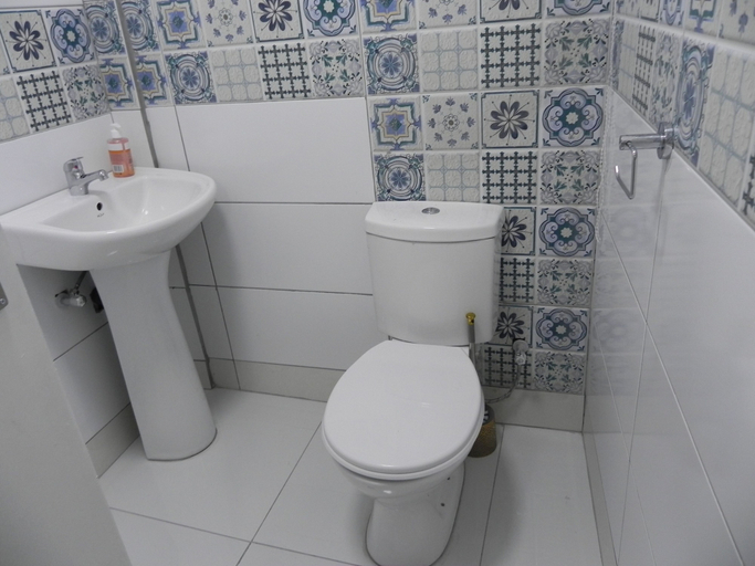 Bathroom 4, OZ Guest Villa, City of Johannesburg