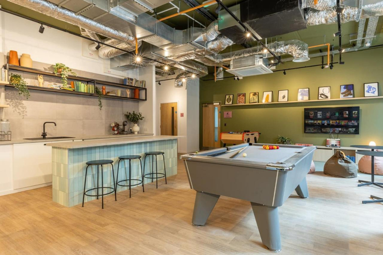 Food & Drinks 4, For Students Only The Waterways in Nottingham 10 Min Walk to NTU, Nottingham
