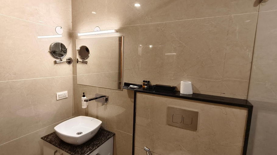 Bathroom 5, Hotel Divine Lakshmi Ganga, Garhwal